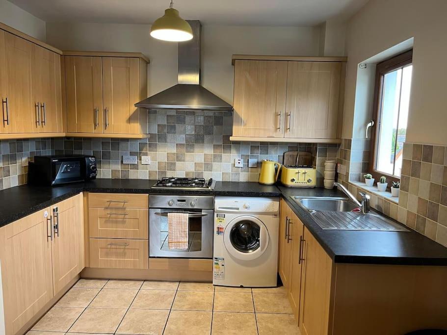 Lovely 2 Bedroom Family Apartment In Newcastle Newcastle  Exterior photo